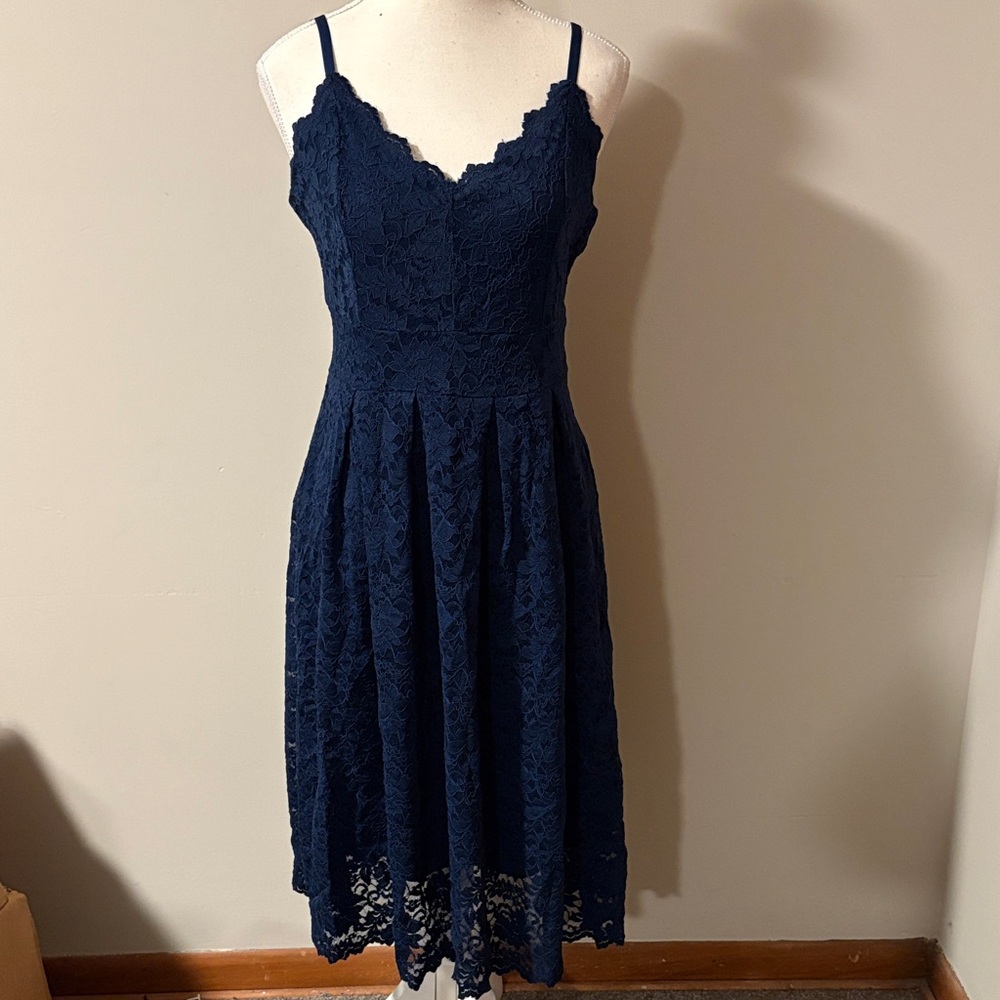 NWT Navy Lace Spaghetti Adjustable Strap Midi Dress. Size Large